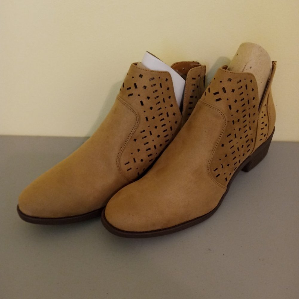 EuroSoft Women's Catarina Ankle Boots, Stone Taupe, 11M, NEW without box